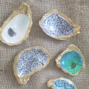 Oyster shell jewelry/ring holder