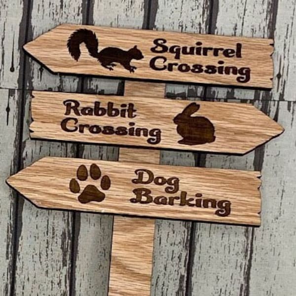 Dog Barking Squirrel Crossing Rabbit Crossing Planter Stake Garden Sign Bunny Plant Pot Deck Decoration Spring Decor Wood Outdoor