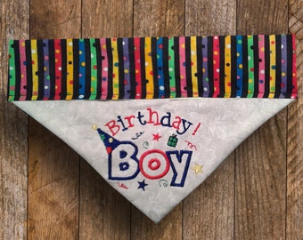 Pañuelo para perro "Cumpleañero": Bordado, para colocar sobre el collar, reversible.