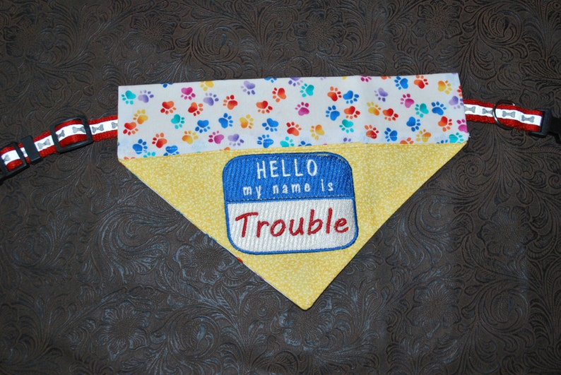 All Sizes Wiggle Butt Bandana//Over the Collar Funny Dog Bandana//Embroidered Personalized Dog Bandana
