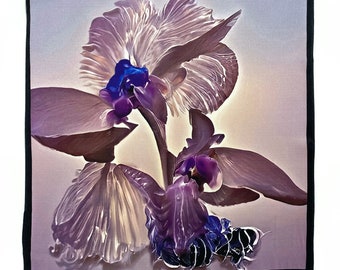 Serie de arte - Pañuelo de bolsillo de satén de seda morado con flor de orquídea Enigma, regalo para hombre