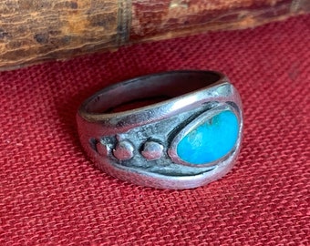 Beautiful Vintage Turquoise and Silver Ring - Size 8