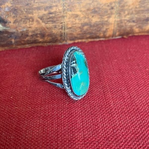 Stunning Vintage Turquoise and Silver Ring image 3