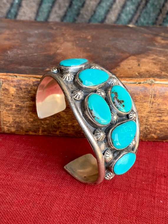 Rounded Turquoise Vintage Native American Navajo Sterling Silver Bracelet Rounded Turquoise Vintage Native American Navajo Sterling Silver Bracelet