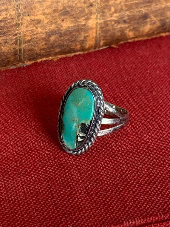 Stunning Vintage Turquoise and Silver Ring - image 1