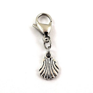Seashell Zipper Pull, Seashell Purse Pull, Sea shell Gift, Sea shell Purse Charm, Seashell Bag Charm, Zipper Charms, Silver Seashell Gift