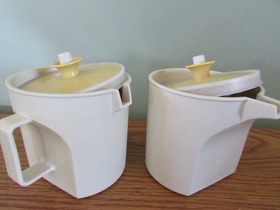 Tupperware 1 COLORED MULTI-PURPOSE NOVELTY GADGET TEA TIME TEA