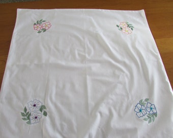 Vintage Square White Embroidered Tablecloth - Vintage Tablecloth - Embroidered Tabletopper