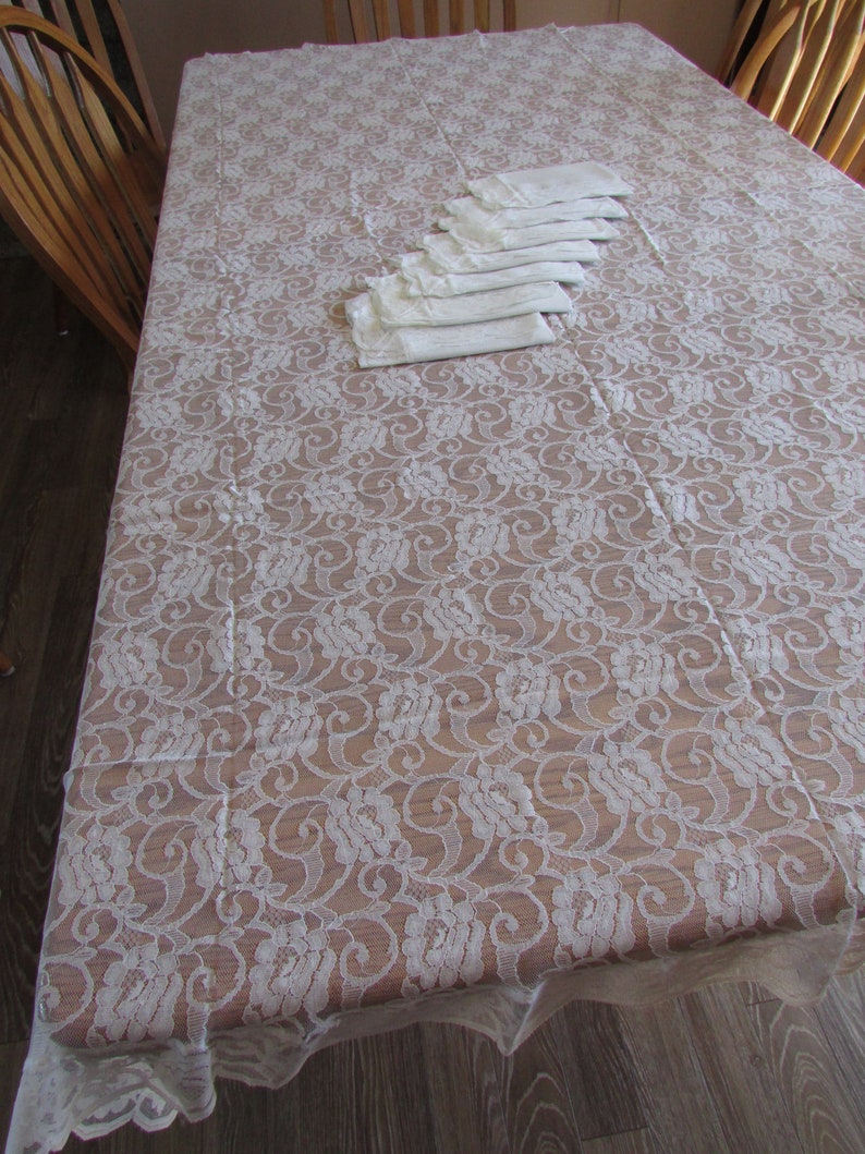 Ivory Lace Tablecloth And 7 Napkins Overlay Image 0