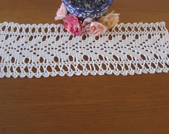 White Vintage Crocheted Doily -  White Crocheted Table Topper - Vintage Wedding - Shabby Chic