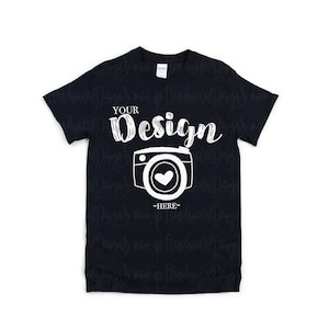 Mockup zwart Gildan 5000 T-shirt | G500 zwart T-shirt platliggend model | Echte productfoto | Neutraal minimaal esthetisch shirt