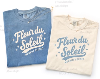 Mockup de casal Comfort Colors 1717 | Mockup de camisa combinando CC1717 marfim e jeans azul | Composição plana para despedida de solteira/festa de casamento