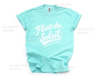 Mockup da camiseta Comfort Colors 1717 Chalky Mint | Vista de cima da camiseta CC1717 | Foto real do produto | Fundo neutro minimalista