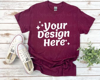 Mockup Gildan 5000 T-shirt kastanjebruin | G500 kastanjebruin T-shirt plat gelegd | Echte foto | Uniseks blanco ronde hals | Minimale neutrale shirtmockups
