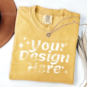 Comfort Colors 1717 Senf Mockup, C1717 Flat Lay gefaltetes T-Shirt, Kurzarm T-Shirt Mock, Senf Gelb Shirt Mockup