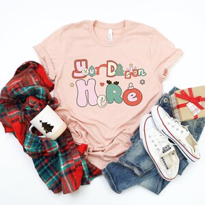 Paquete de maquetas navideñas / Maquetas de camisetas Bella Canvas 3001 / Diseño plano navideño con fotos reales / Estética navideña acogedora imagen 7