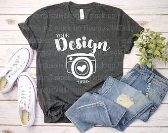 Bella Canvas 3001 Dunkelgrau Heide Mockup | Echtes T-Shirt flach gelegt | BC3001 Graues T-Shirt MockUp | Boho Ästhetische Flatlay
