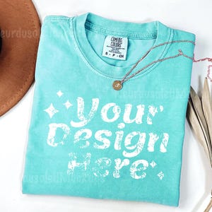 Mockup di maglietta Comfort Colors 1717 Chalky Mint, mockup di maglietta in piano, foto del prodotto CC1717 Green Tee, mockup di magliette reali