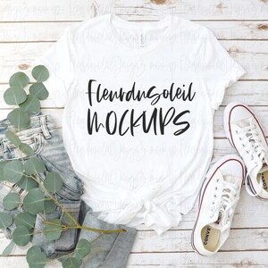 Maqueta de Bella Canvas 3001 blanca, BC3001, fondo liso, maqueta plana, camiseta con foto real, maqueta minimalista básica con estética neutra.