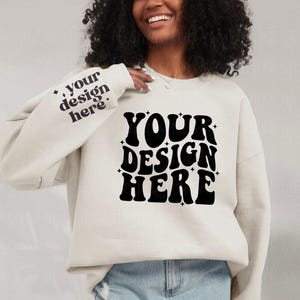 Gildan 18000 Sand Sweatshirt Ärmel Mockup | G180 Sand Rundhalsausschnitt | Echt Photo Neutral Sweatshirt Mock-Up