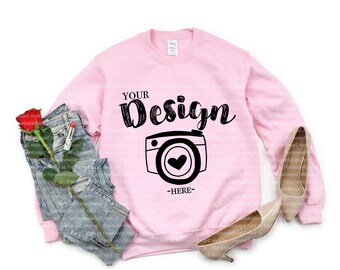 Sudadera Gildan 18000 Heavy Blend Crewneck Sudadera rosa claro Maqueta 18000 Maqueta de maqueta ...