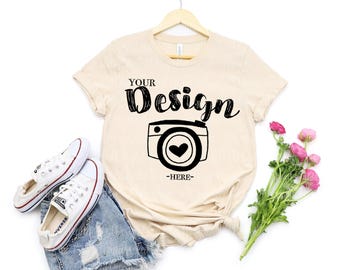Maqueta de camiseta Bella Canvas 3001 color crema suave / Maqueta de camiseta colgada / Maqueta de camiseta atada / Maqueta de Bella Canvas