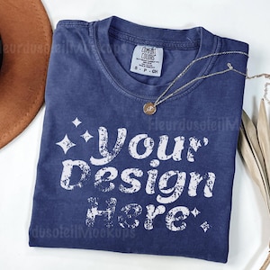 Comfort Colors C1717 トゥルーネイビーシャツ モックアップ | フラットレイTシャツ モックアップ | True Navye Comfort Colors Tシャツ ディスプレイ | ライフスタイルシャツ モックアップ