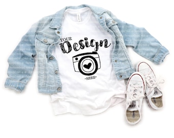 Maqueta de camiseta para niños / Bella Canvas 3001Y Youth White T-shirt Flat Lay / Maqueta de camiseta para niños / Maqueta de verano / Maqueta Flat Lay