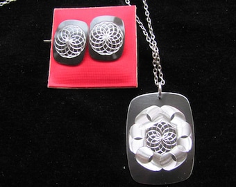 Spirograph design, Pendant and Earrings