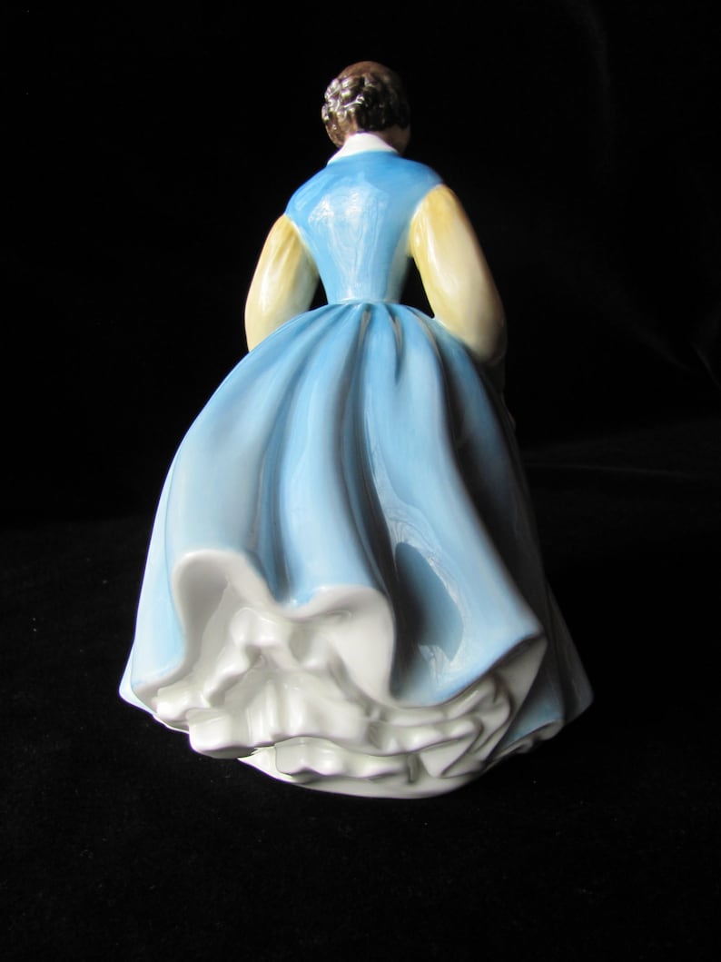 Royal Doulton figurine, First Steps HN 2242 image 3