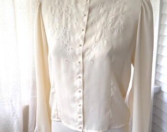 Camicetta ricamata con perle e fiori, modello Carry Back Ltd, anni '80.