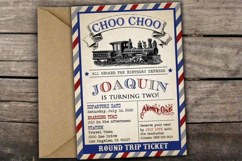 Op de afbeelding: Een vintage-stijl treinkaartje uitnodiging voor een verjaardagsfeestje. De uitnodiging heeft een cartoon treinmotor, de tekst "CHOO CHOO" en de naam "JOAQUIN" in rood, wit en blauw. De tekst "ALL ABOARD THE BIRTHDAY EXPRESS" en "IS TURNING TWO!" zijn ook inbegrepen. De uitnodiging bevat details over het feest, inclusief de datum, tijd en locatie.
