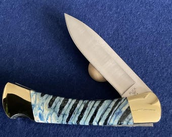 Buck Custom 110 Anvil Blue/Natural Fossil Scales Knife