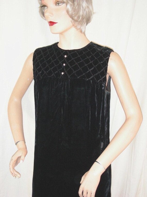 1960's Black Velvet Dress - image 7