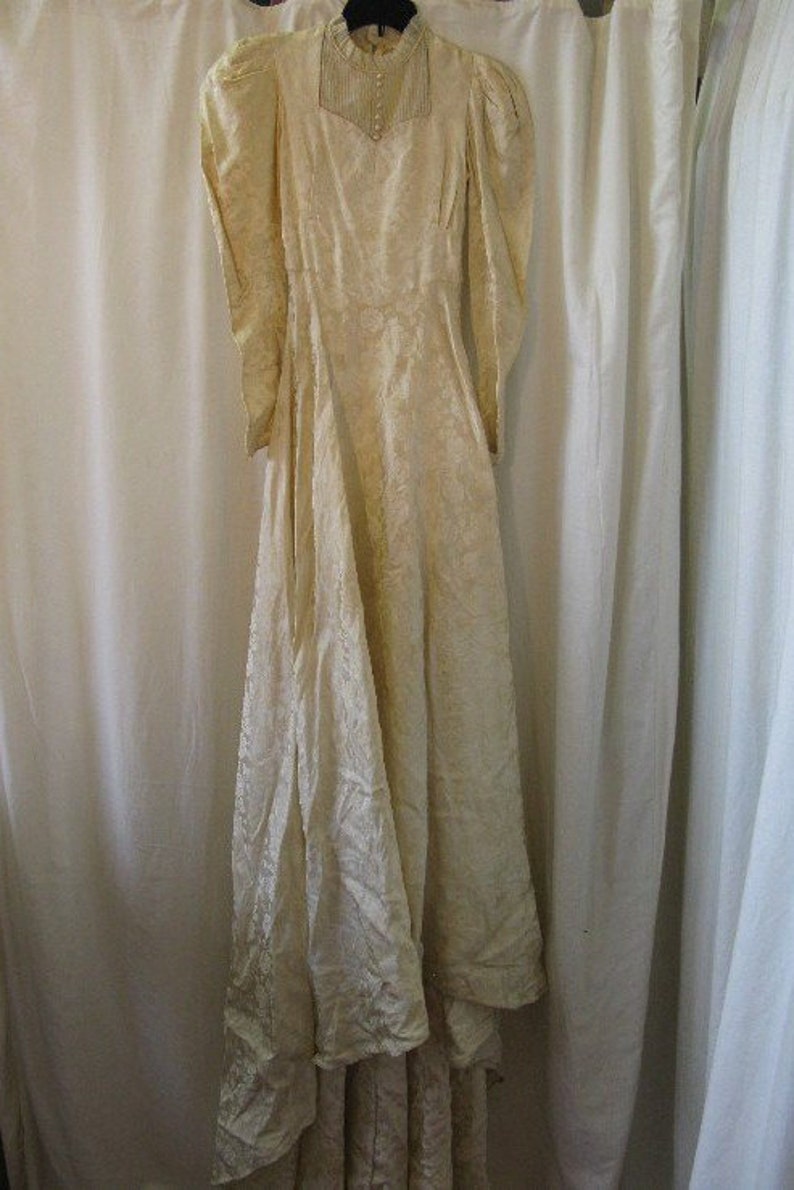 1930/'s Wedding Gown with Long Train