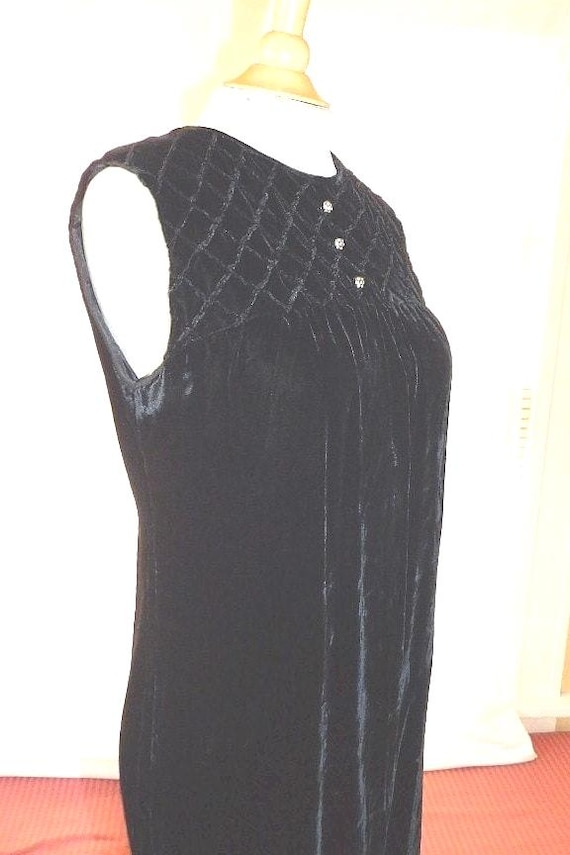 1960's Black Velvet Dress - image 2