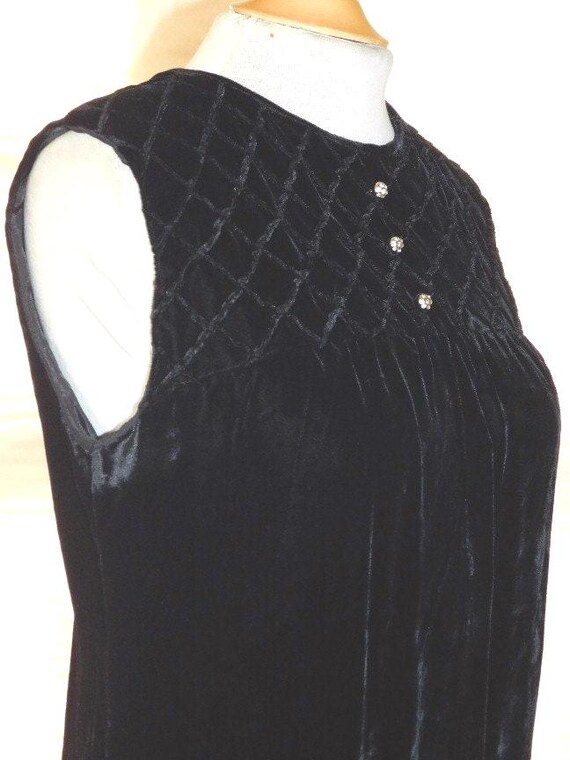 1960's Black Velvet Dress - image 4