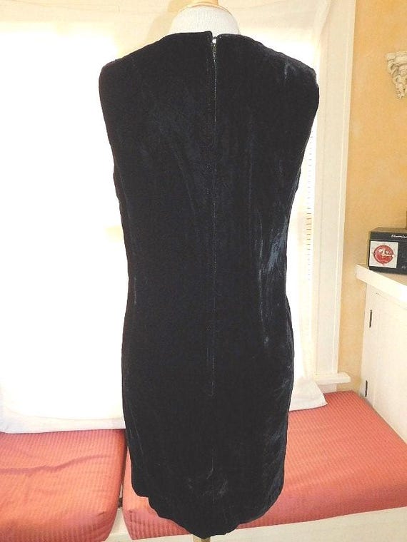 1960's Black Velvet Dress - image 6