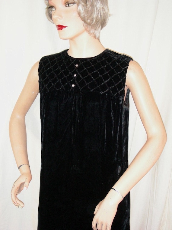 60's Black Velvet Dress - image 7