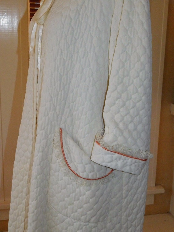 1960's Quilted Bathrobe - image 2