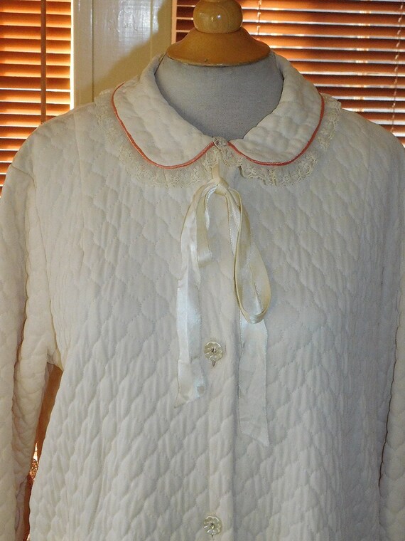 1960's Quilted Bathrobe - image 3
