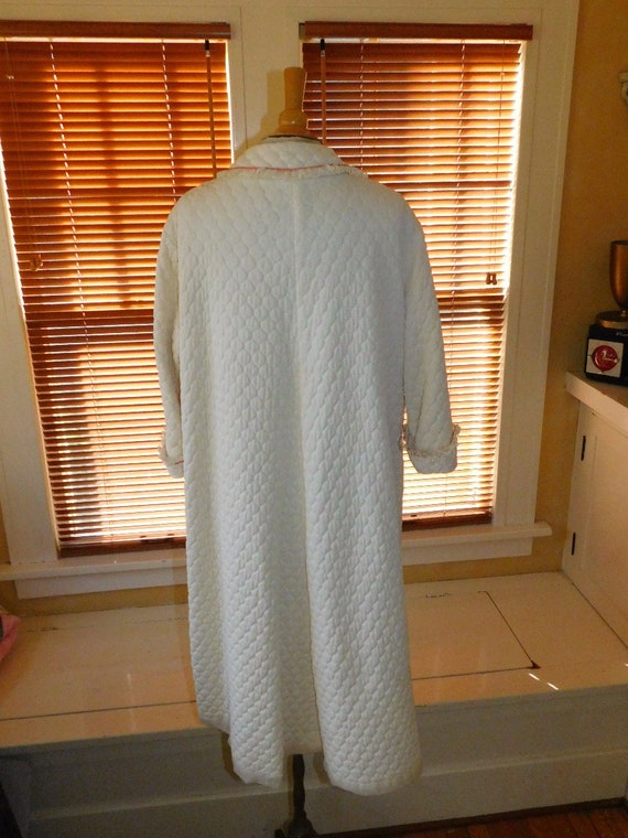 1960's Quilted Bathrobe - image 5