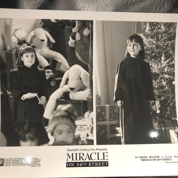 Original 1994 Miracle On 34th Street Vintage 8x10 Movie Photo Photograph Mara Wilson, Santa, Christmas, Holiday, X-Mas, Dylan McDermott