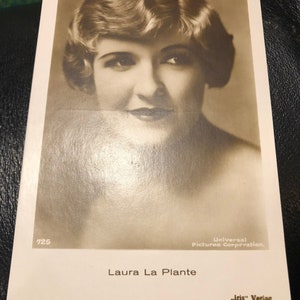 Laura La Plante original da década de 1920, cartão postal vintage, fotografia, filme silencioso, estrela, gato preto e branco e o canário