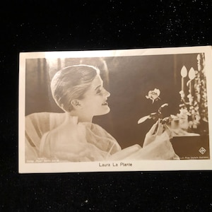 Laura La Plante original da década de 1920, cartão postal vintage, fotografia, filme silencioso, estrela, gato preto e branco e o canário