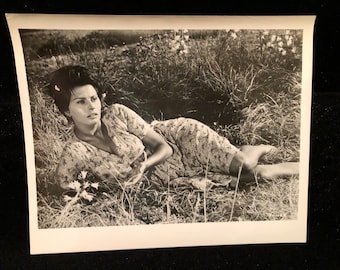 Original 1961 Two Women 8x10 Press Movie Black & White Photo Candid Sophia Loren