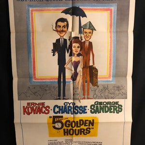 Könnte beinhalten: Ein Vintage-Filmplakat für den Film "5 Golden Hours" mit Ernie Kovacs, Cyd Charisse und George Sanders. Das Plakat zeigt eine farbenfrohe Illustration der drei Schauspieler in einer humorvollen Szene.