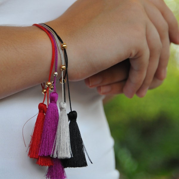 Adjustable Tassel bracelet Black bracelet Red bracelet Delicate bracelet Unisex bracelet Minimalist bracelet Dainty bracelet Beach bracelet