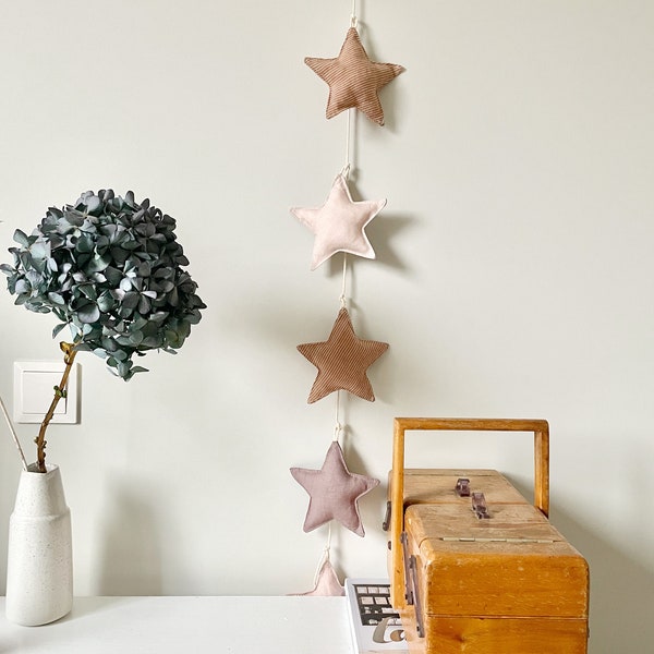 Guirlande d'étoiles en lin pastel - Déco pour chambre de bébé dans des couleurs beiges neutres - Décoration de fête, décoration d'intérieur et séance photo pour bébé durables