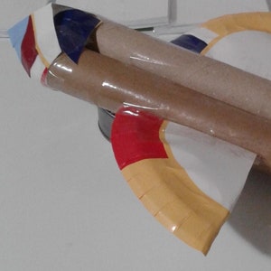 Un café de profesores (Idea Bouncing) - Cómo hacer un avión a reacción de cartón a partir de elementos reciclados - Un archivo digital - Ver detalles de iIem